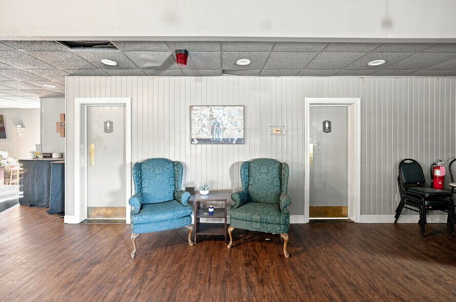 More Photos Of 1090 Rochester Rd, Troy Restaurant For Sale