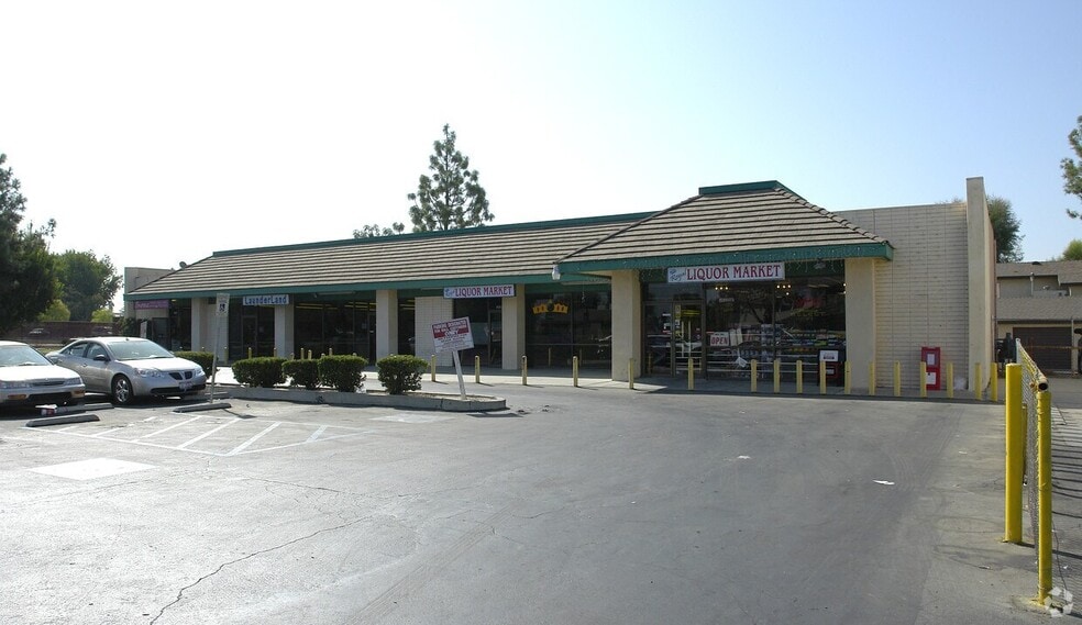 More Photos Of 4601-4619 Wilson Rd, Bakersfield Storefront For Lease