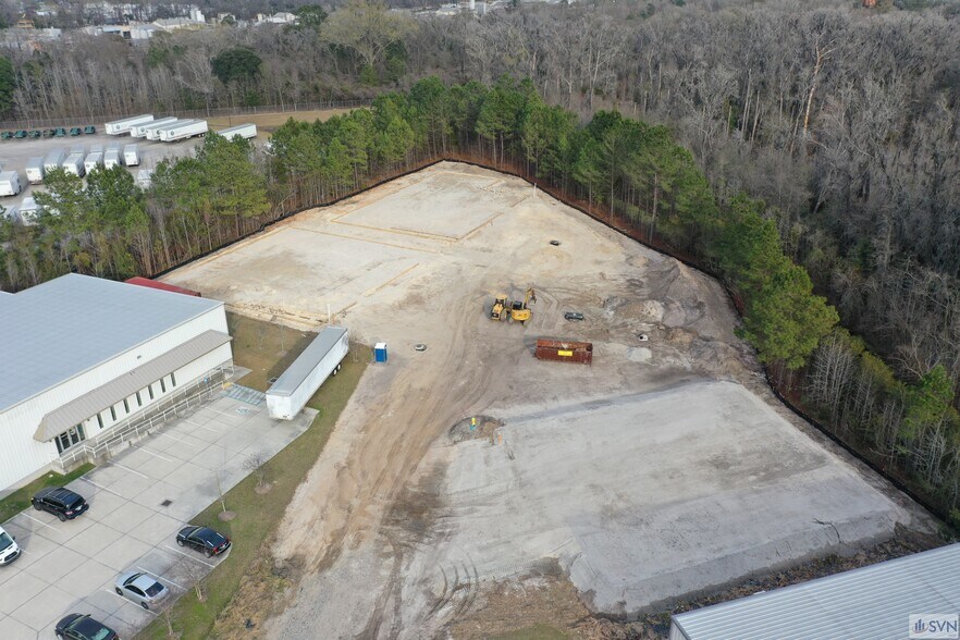 More Photos Of 38 W Chatham Ct, Garden City Warehouse For Lease