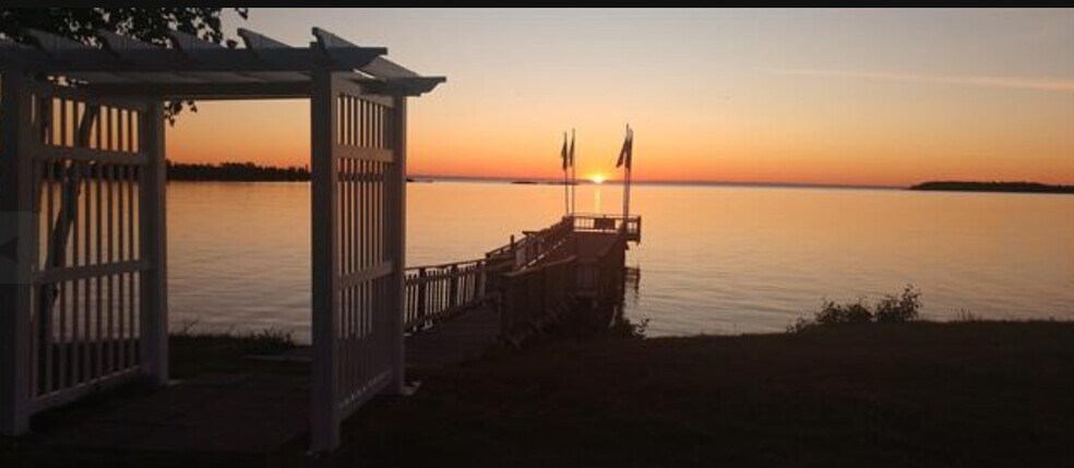 More Photos Of 77 Brockway Ave, Copper Harbor Restaurant For Sale