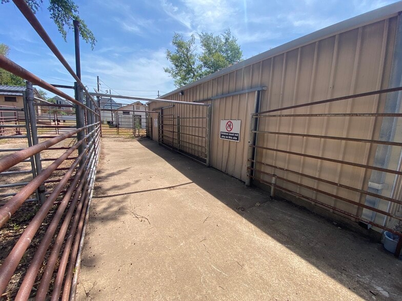 More Photos Of 310 S Franklin St, Marshall Industrial For Sale