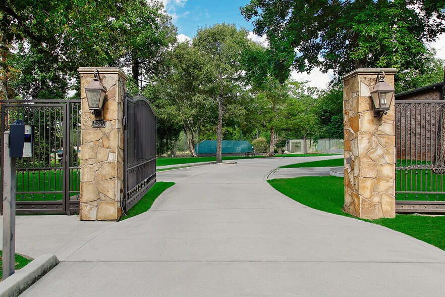 More Photos Of 28611 Blue Jack Ln, Magnolia Sports And Entertainment For Sale