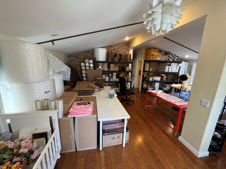 More Photos Of 22315 Mulholland Hwy, Calabasas Office For Lease