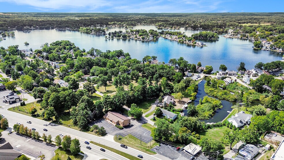 More Photos Of 425 N Park Blvd, Lake Orion Medical For Sale