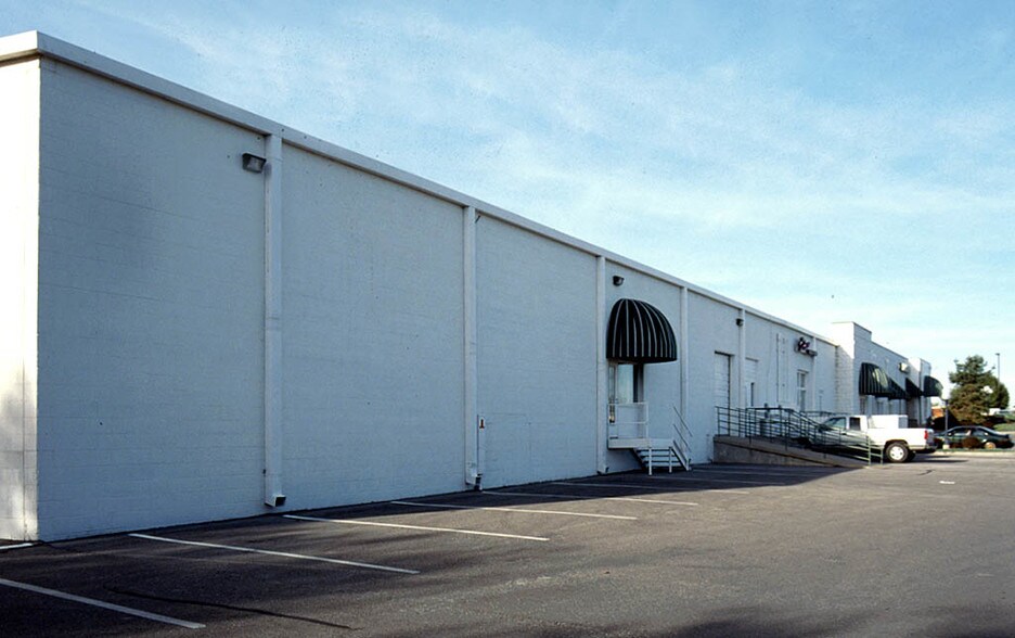 More Photos Of 12121 Blue Ridge Blvd, Grandview Storefront For Lease