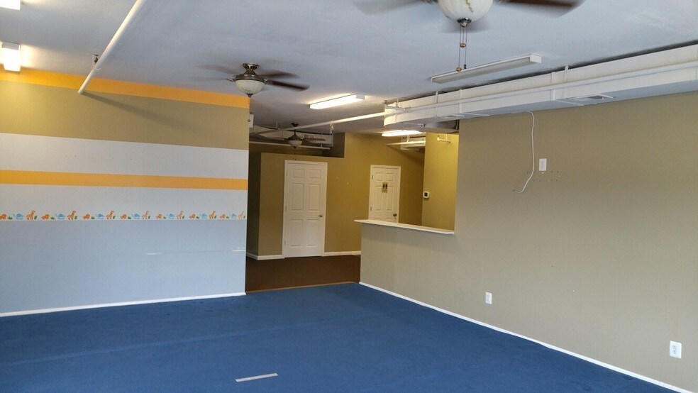 More Photos Of 20 Mayo Rd, Edgewater Storefront Retail Office For Lease