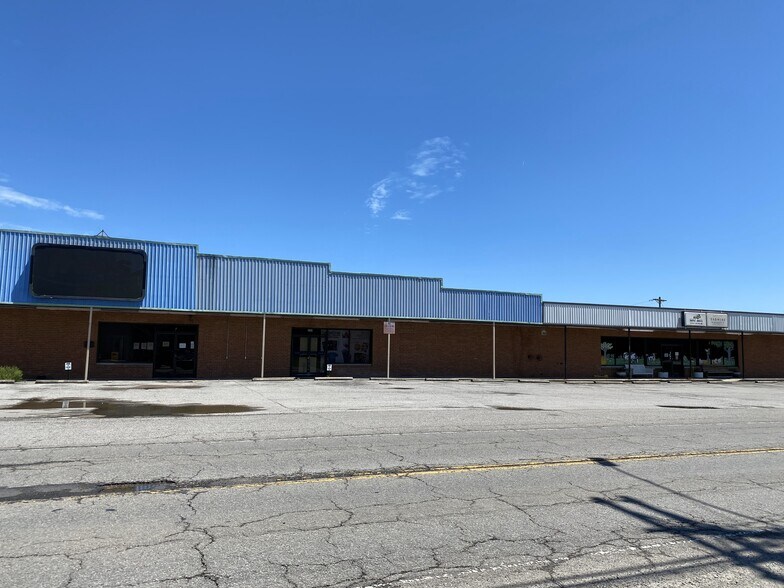 Primary Photo Of 226 Broadway, Hartsville Showroom For Lease