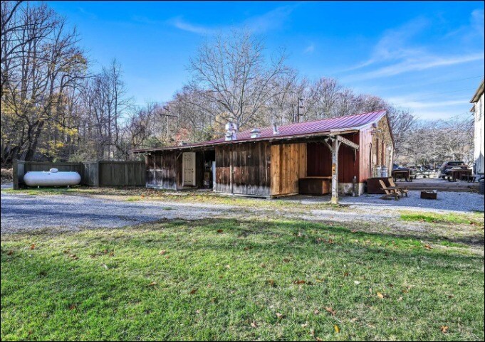 More Photos Of 100 Landenberg Rd, Landenberg Storefront For Sale