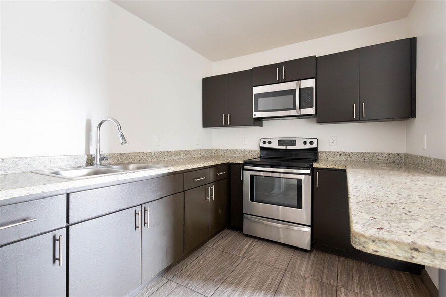 More Photos Of 502 Shiloh Dr, Laredo Apartments For Sale