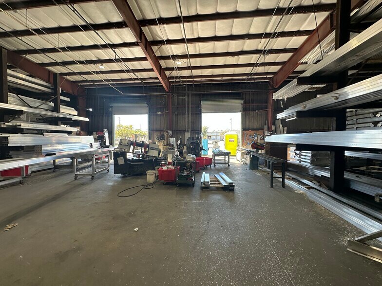 More Photos Of 7904 Interstate Ct, North Fort Myers Warehouse For Lease
