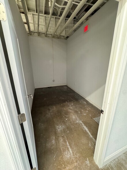 More Photos Of 323-329 Central Ave, Sarasota Office For Lease