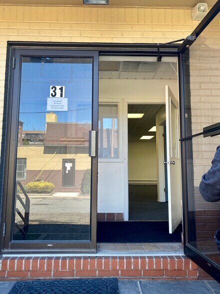 More Photos Of 31 DiCarolis Ct, Hackensack Warehouse For Lease