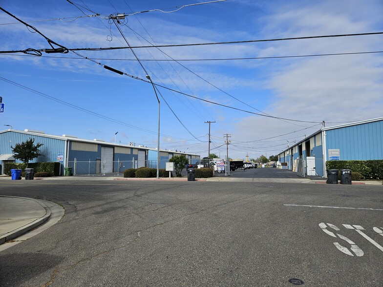 Primary Photo Of 875-899 S Soderquist Rd, Turlock Warehouse For Lease