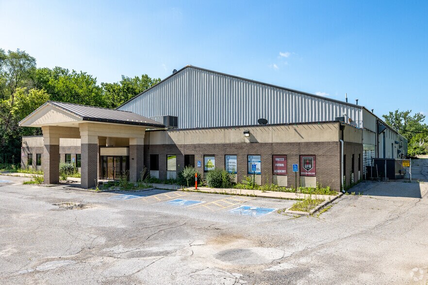 Primary Photo Of 4600 Park Ave, Des Moines Warehouse For Lease