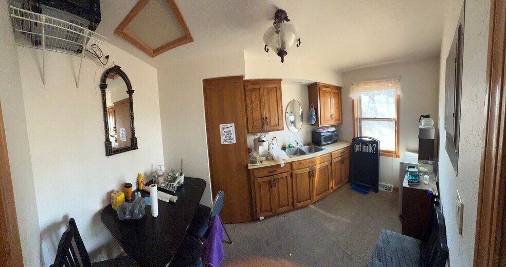 More Photos Of 1444 E Green Bay St, Shawano Office For Lease