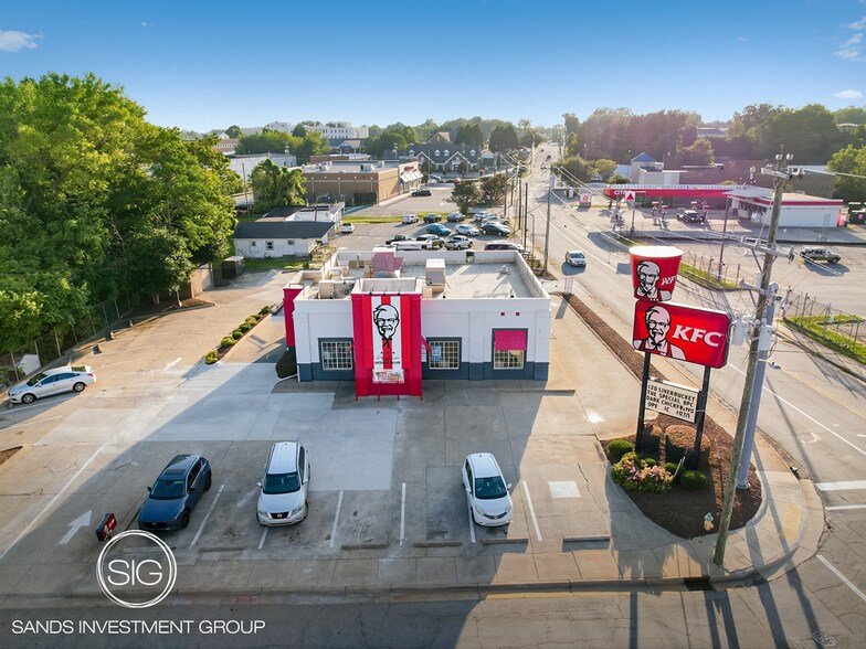 Primary Photo Of 209 W Harrison St, Reidsville Fast Food For Sale