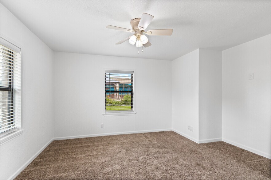 More Photos Of 16815 Avenue A, Channelview Truck Terminal For Sale