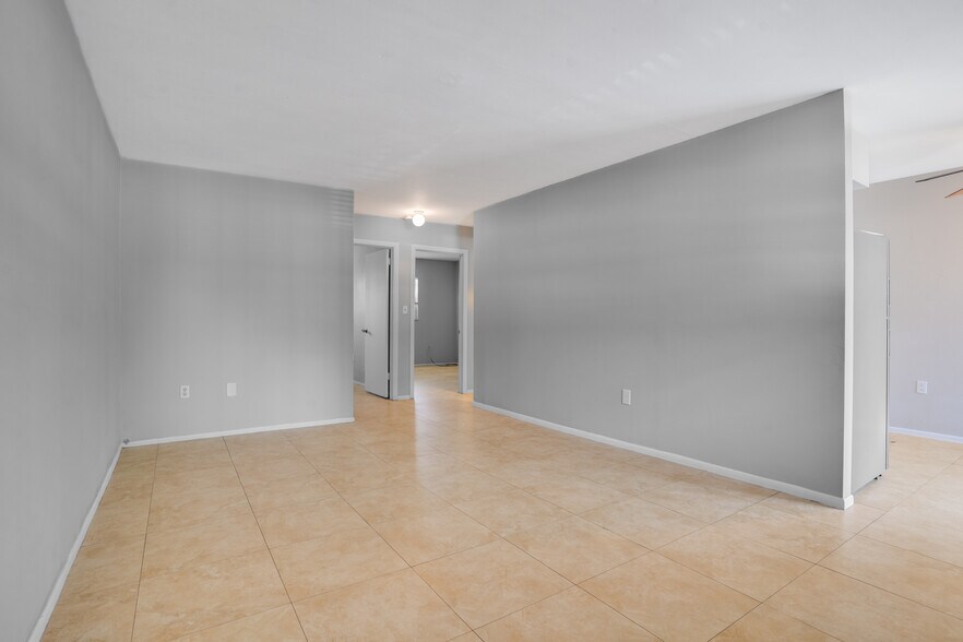 More Photos Of 1947 Ricardo Ave, Fort Myers Apartments For Sale