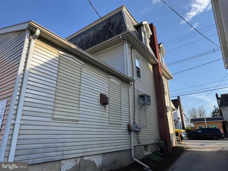 More Photos Of 37 W Main St, Dallastown Flex For Sale