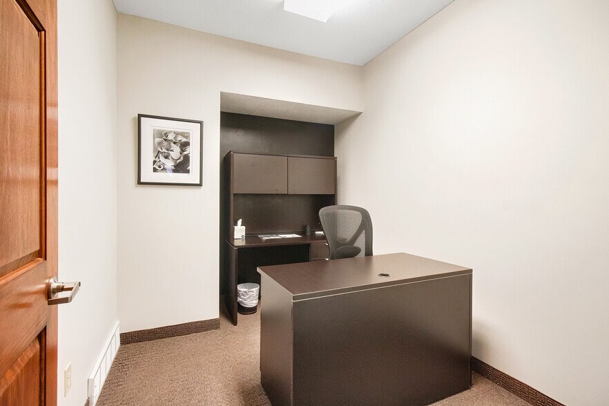 More Photos Of 2425 Medina Rd, Medina Office For Lease