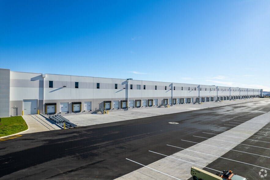 More Photos Of 1000 Carson Ct, Palmer Township Distribution For Lease