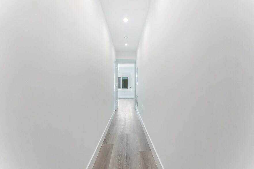 More Photos Of 21719 Hart St, Canoga Park Apartments For Sale