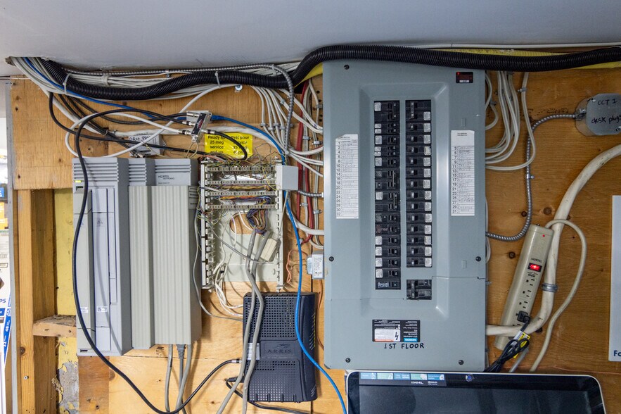 More Photos Of 201 Queen St S, Mississauga Storefront Retail Office For Sale