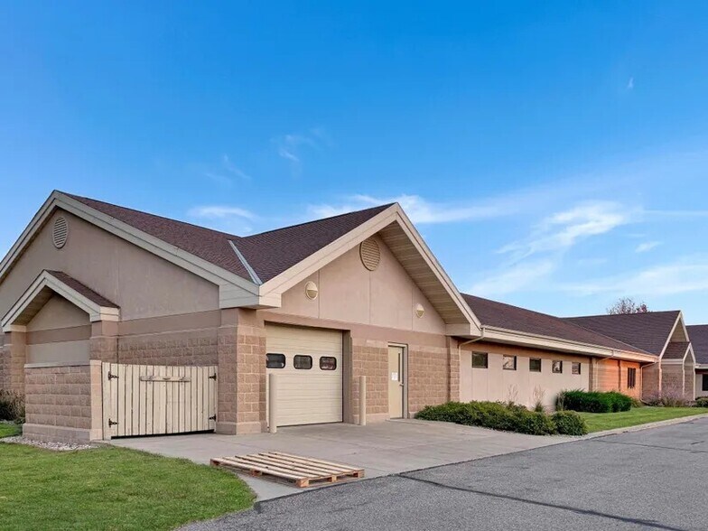 More Photos Of 601 Jewett St, Marshall Office For Sale