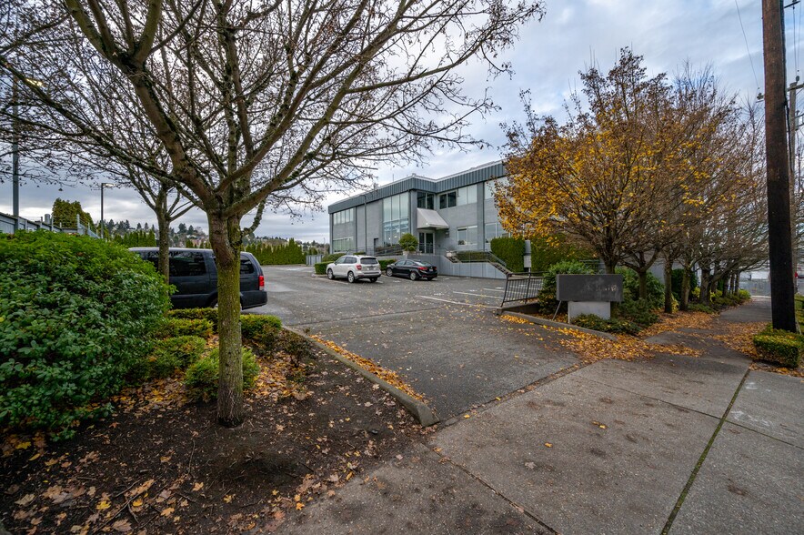 More Photos Of 3257 16th Ave W, Seattle Office For Lease