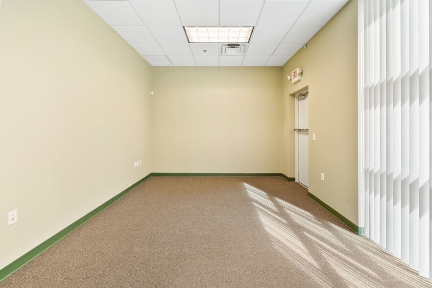 More Photos Of 11602 Lake Underhill Rd, Orlando Flex For Lease
