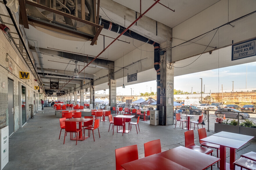 More Photos Of 401 Franklin St, Houston General Retail For Lease