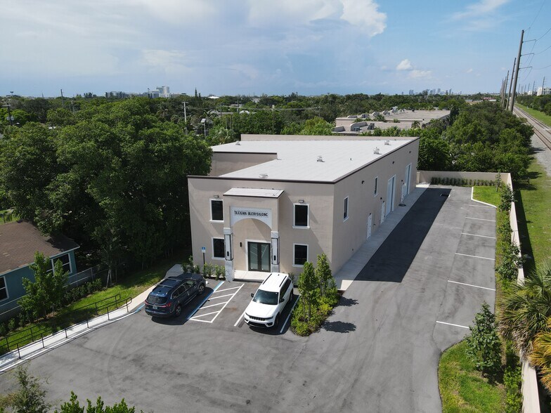 More Photos Of 684 SW 7th Ter, Dania Beach Warehouse For Lease