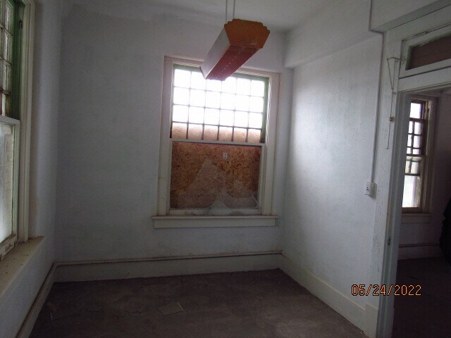 More Photos Of 301 N Washington St, Ardmore Distribution For Sale