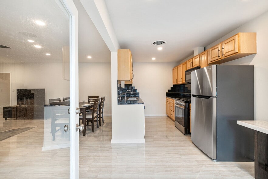 More Photos Of 1425 S Via Soledad, Palm Springs Apartments For Sale