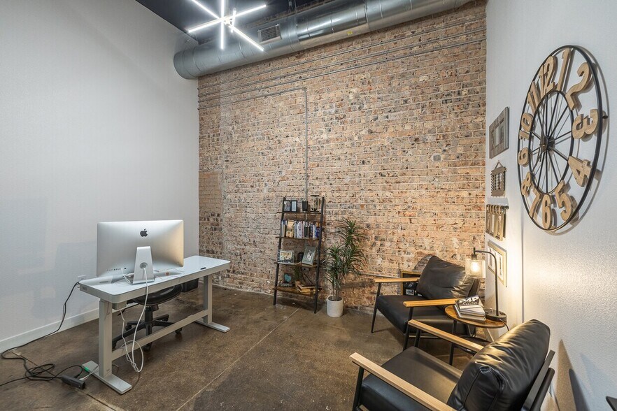 More Photos Of 611 Broadway, Lubbock Storefront For Sale