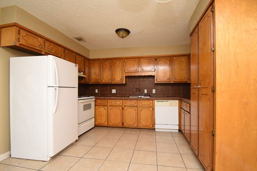 More Photos Of 108 108, 112, 118 & 120 Milann St, Victoria Apartments For Sale