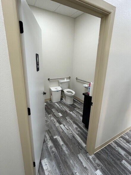 More Photos Of 2307 Stafford Blvd, Pecos Industrial For Lease