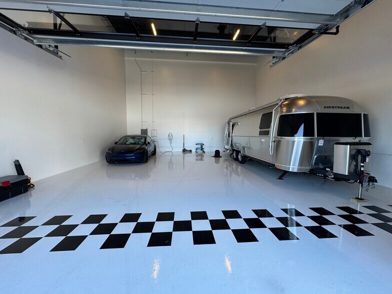More Photos Of 6500 Motor Enclave Way, Tampa Racetrack For Lease