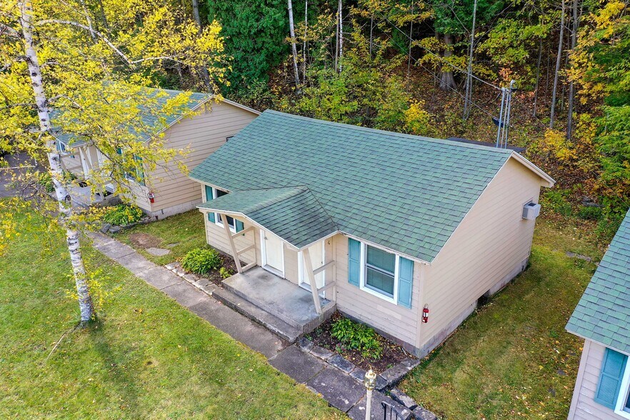 More Photos Of 10631 Bluffside Ln, Sister Bay Hotel For Sale