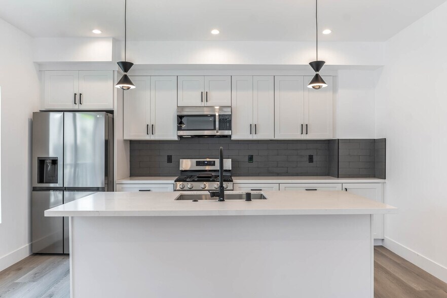 More Photos Of 21719 Hart St, Canoga Park Apartments For Sale