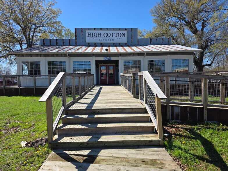 Primary Photo Of 1260 Clarksville St, Paris General Retail For Sale