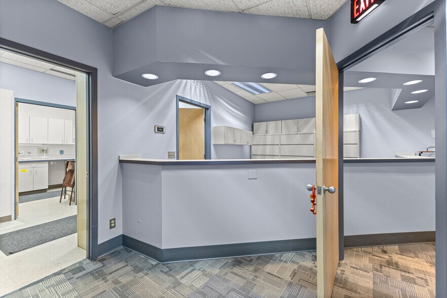 More Photos Of 24825 Michigan Ave, Dearborn Office For Lease