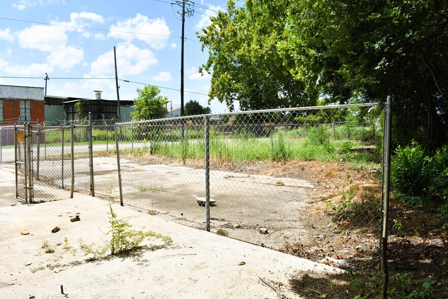 More Photos Of 710 N Perry St, Montgomery Industrial For Lease