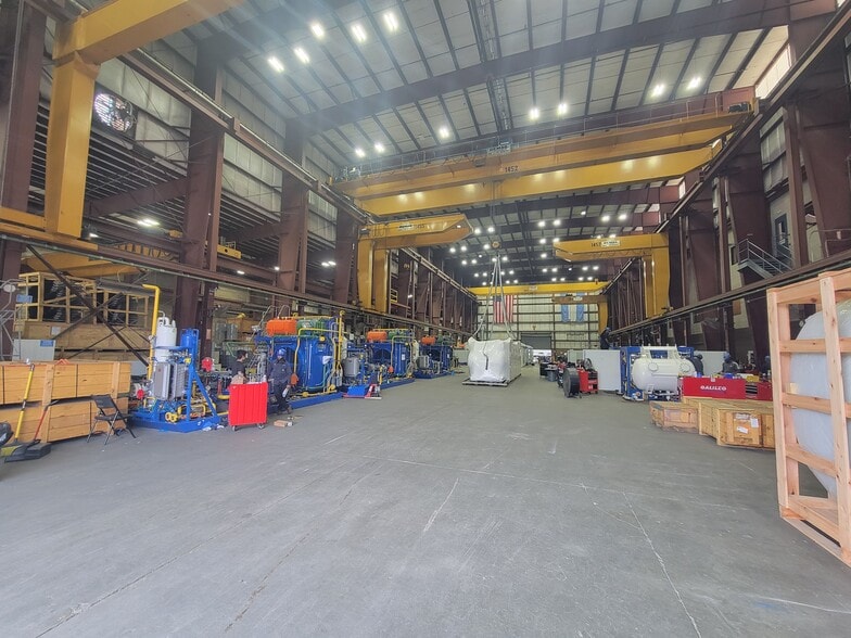 More Photos Of 333 Cedar Ave, Middlesex Warehouse For Lease