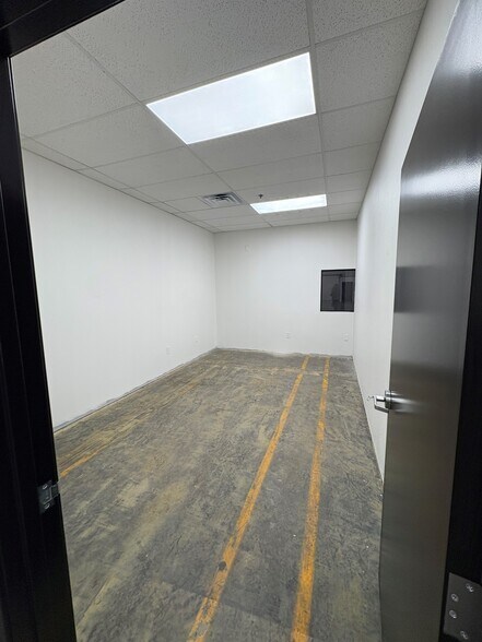 More Photos Of 530 E Pamalyn Ave, Las Vegas Unknown For Lease