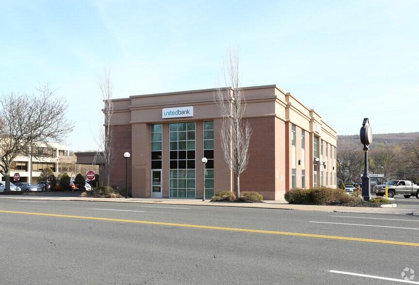 More Photos Of 4 Riverside Ave, Bristol Bank For Lease