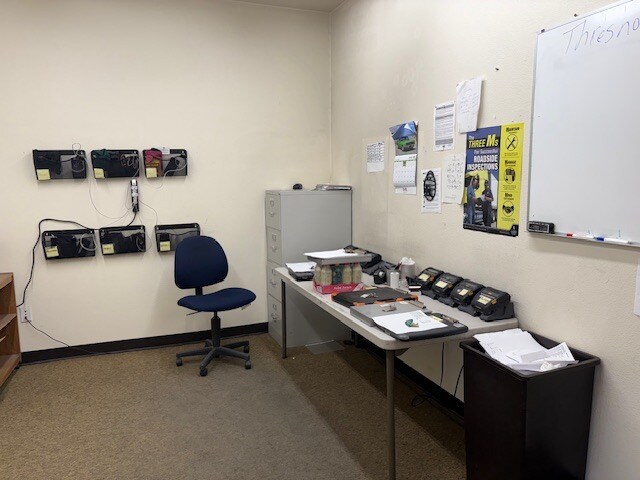 More Photos Of 400 Kristen Ct, Montrose Showroom For Lease