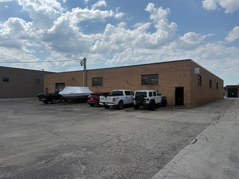 More Photos Of 135 Martin Ln, Elk Grove Village Warehouse For Sale