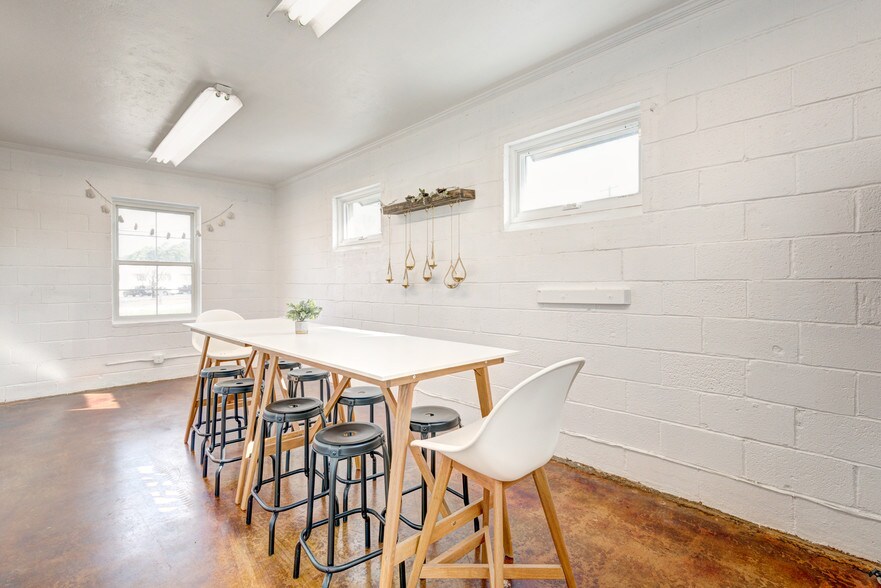 More Photos Of 1240 Chattahoochee Ave, Atlanta Flex For Lease