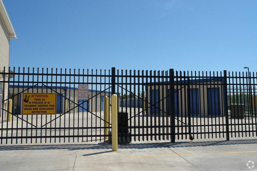 More Photos Of 8041 S Padre Island Dr, Corpus Christi Self Storage For Lease
